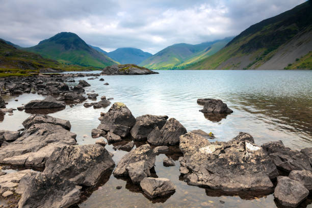 view of wastwater looking towards wasdale - wastwater lake imagens e fotografias de stock