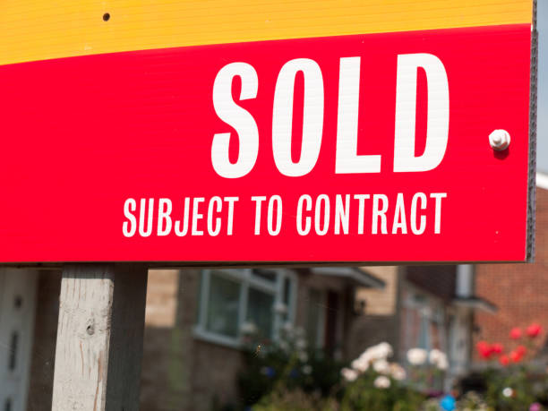 istock sold house sign up close 700085446