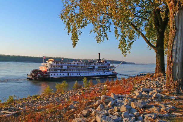Riverboat in fall paddle-wheeler on the Mississippi river in Memphis in the autumn paddleboat stock pictures, royalty-free photos & images
