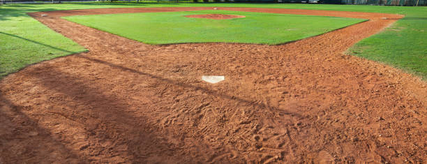 бейсбол в поле - baseball diamond стоковые фото и изображения