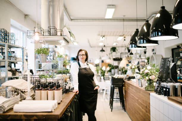 business owner in her shop - independence business women manual worker imagens e fotografias de stock