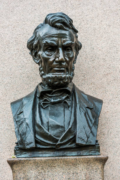 Gettysburg National Cemetery battlefield park with Lincoln memorial address bust Gettysburg: Gettysburg National Cemetery battlefield park with Lincoln memorial address bust gettysburg national cemetery stock pictures, royalty-free photos & images