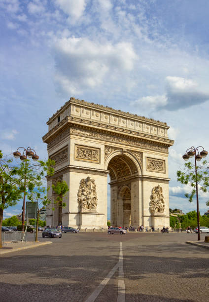 arco trionfale della stella (arco di trionfo dell'etoile) a parigi, francia - arc arc de triomphe paris france street foto e immagini stock