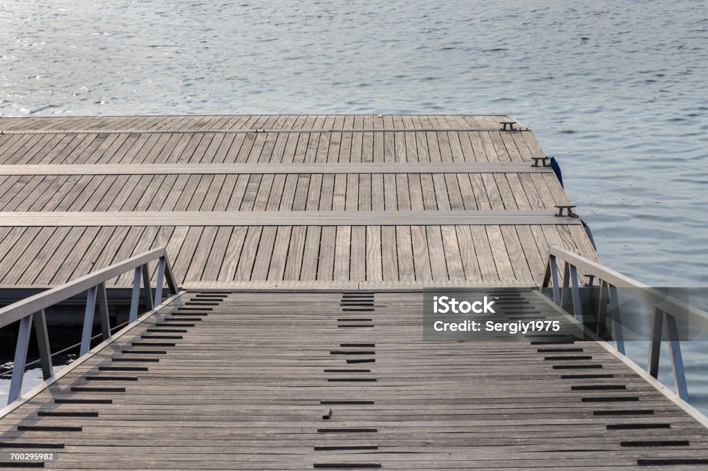 pohled na dřevěný dok lodí - Bez autorských poplatků Architektura Stock fotka pohled na dřevěný dok lodí - Bez autorských poplatků Architektura Stock fotka