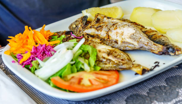 istock Fried fish lunch on the Algarve 700319298