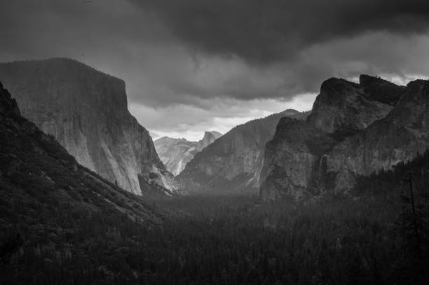 istock Tunnel View Snow Clouds over Yosemite Valley 700345574