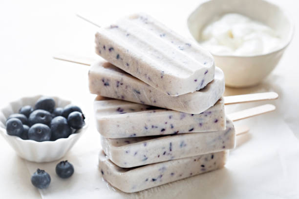 istock Blueberry yoghurt ice cream popsicle 700373506