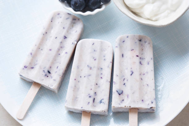 istock Blueberry yoghurt ice cream popsicle 700387938