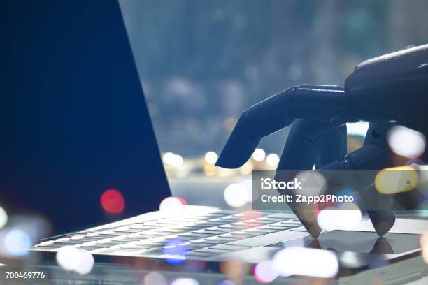 Inteligencia Artificial Chatbot Cyber Comunicaciones Asesor De Mundo Y Robo Robot Dedos De Robot Punto Botón Portátil Con Fondo Bokeh Foto de stock y más banco de imágenes de Consejo