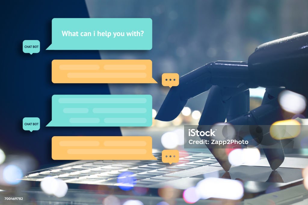 Chat bot y concepto de la comercialización futura. Dedos de robot punto botón portátil con popup mensaje automático. - Foto de stock de Bot conversacional libre de derechos