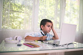 junge-mit-laptop.jpg?b=1&s=170x170&k=20&c=LxJNLHAOxjNPHZ0xvpnocLyHx9PwzFwDRsv97ssKoRE=