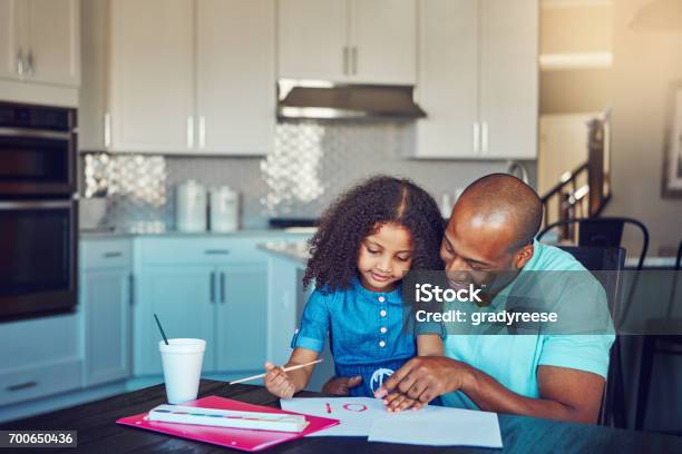 Pflege Eines Kreativen Geistes Stockfoto und mehr Bilder von Kind - Kind, Malen, Gemälde