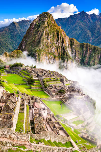 machu picchu, cusco - pérou - architecture travel destinations vertical outdoors photos et images de collection