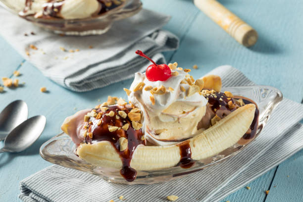 istock Sweet Homemade Banana Split Sundae 701088238
