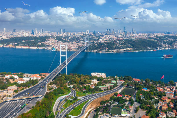 ponte do bósforo em i̇stanbul - aerial view bosphorus bridge bosphorus bridge - fotografias e filmes do acervo