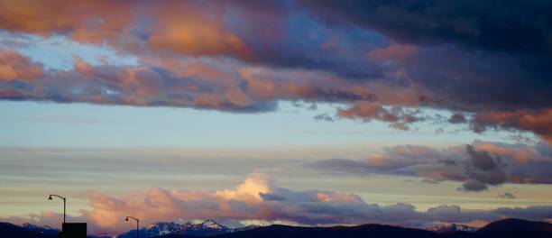 alba delle cime spagnole - sunrise landscape bozeman montana foto e immagini stock