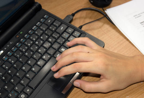 This image mix a hand young, keyboard paper nota, all the things useful to work, study or simply stay navigating with the computer