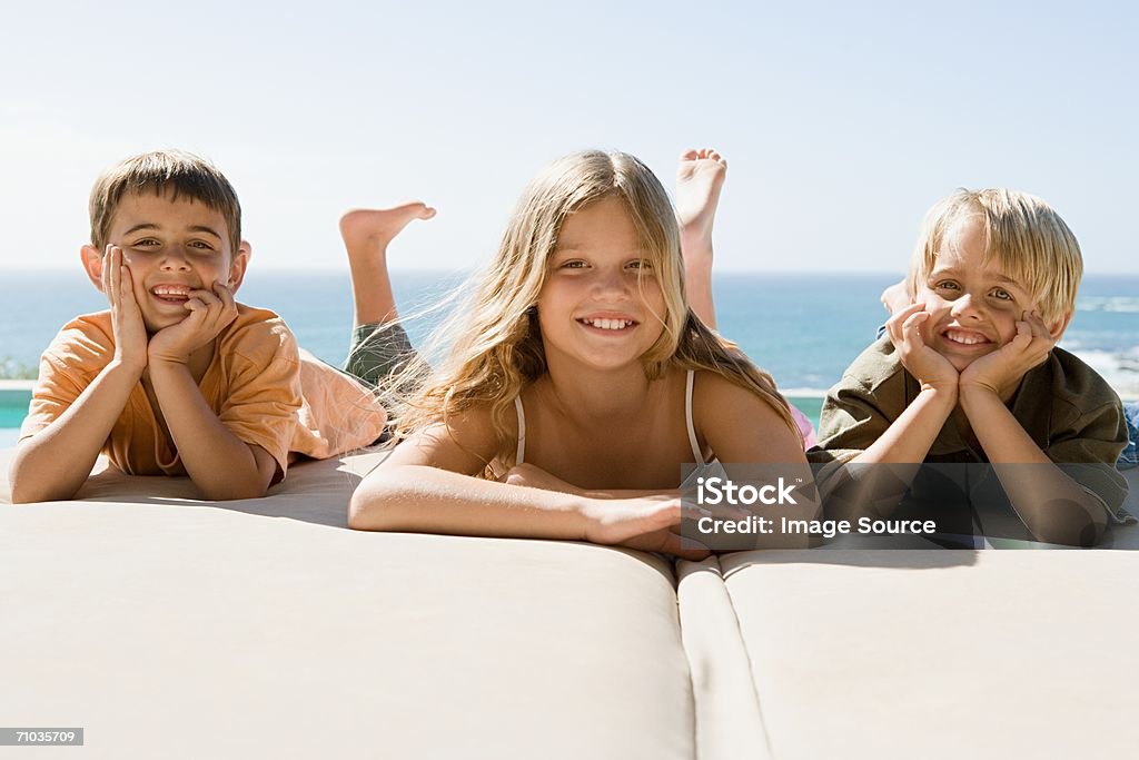 Portrait of a sister and her two brothers - Foto de stock de Amizade royalty-free