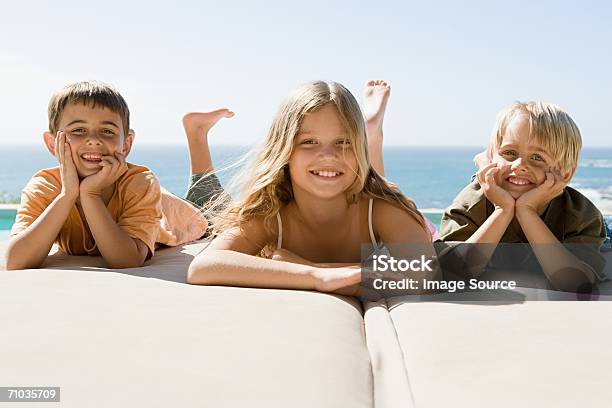 Foto de Portrait Of A Sister And Her Two Brothers e mais fotos de stock de Amizade - Amizade, Amor, Comportamento