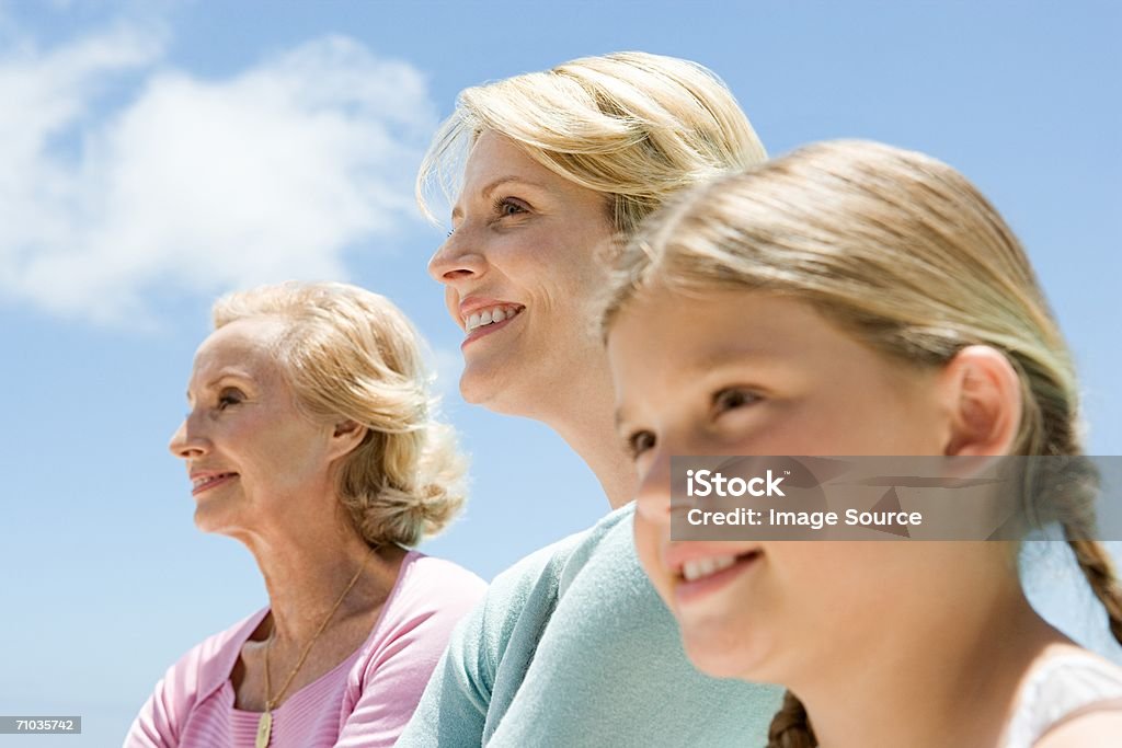 Retrato de madre e hija abuelo - Foto de stock de Familia multigeneracional libre de derechos