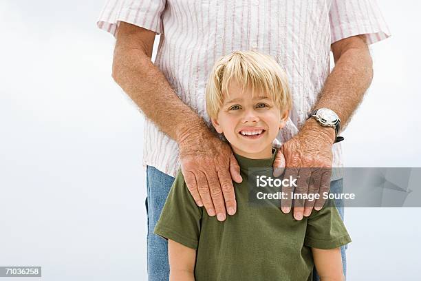 Portrait Of Grandparent With His Grandchild 2명에 대한 스톡 사진 및 기타 이미지 - 2명, 가족, 감각 지각