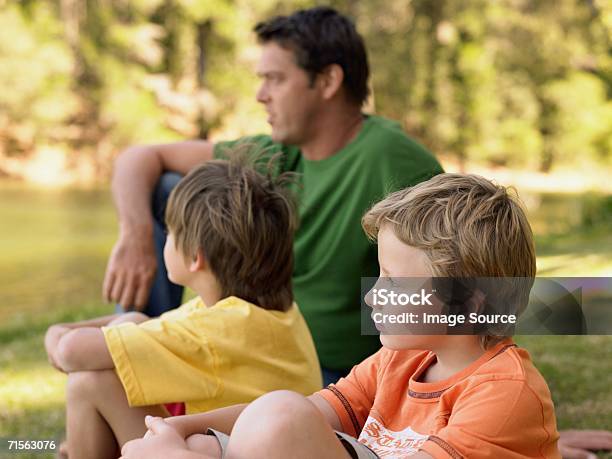 Foto de Pai E Filhos e mais fotos de stock de 30 Anos - 30 Anos, Adulto, Comportamento