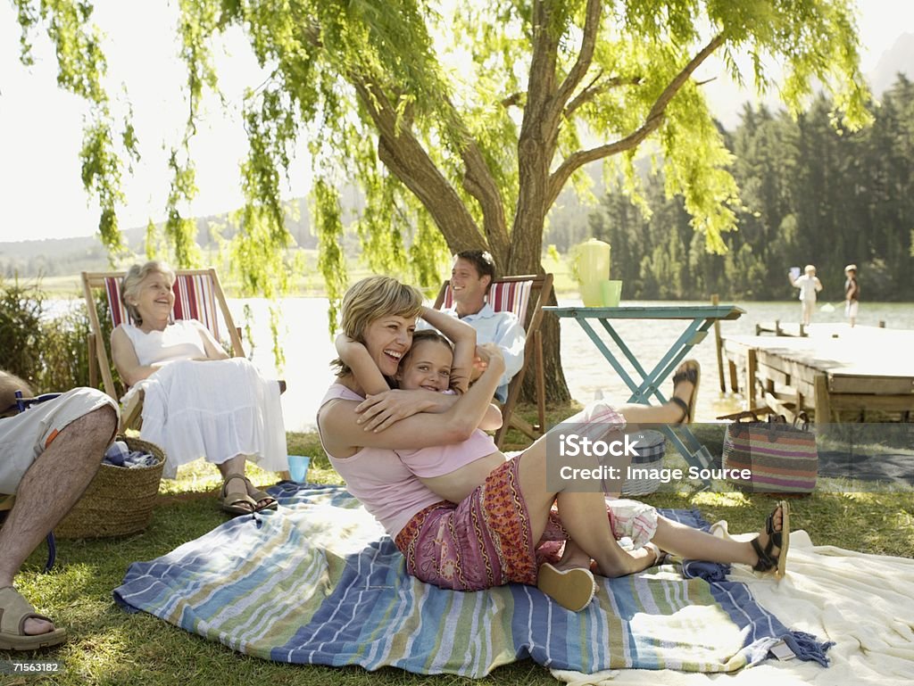 Relajante familia - Foto de stock de Familia libre de derechos