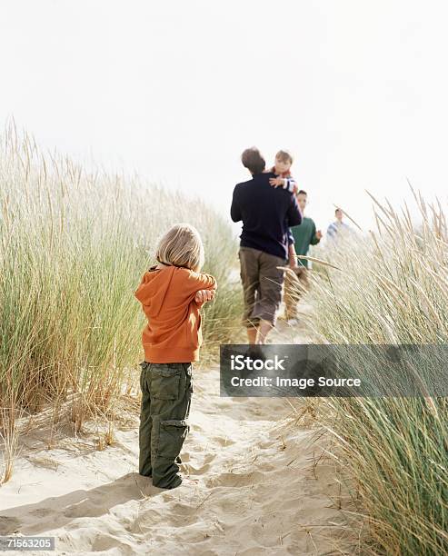 Familie Auf Einen Dünen Stockfoto und mehr Bilder von Trotzanfall - Trotzanfall, Kind, Vater