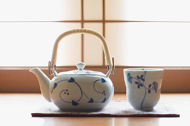 cérémonie du thé - japanese tea cup photos et images de collection