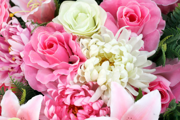 istock Close-Up Of Pink Flowers 724298849