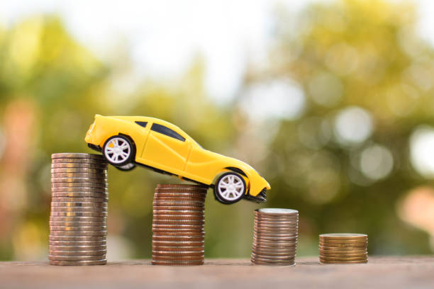 istock Yellow Toy Car On Stacked Coins At Table 726888401