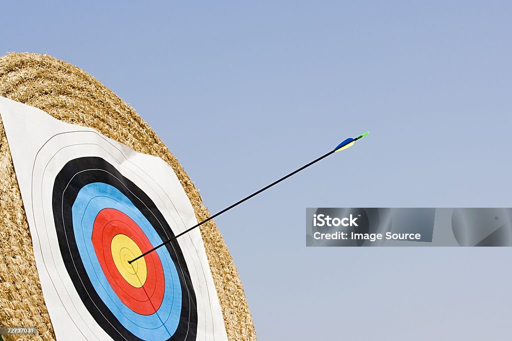 Flecha de tiro con arco objetivo - Foto de stock de Tiro con arco libre de derechos