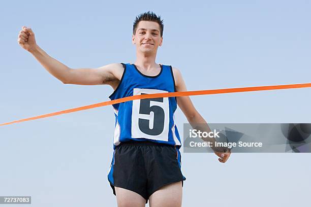 Atleta Vincente - Fotografie stock e altre immagini di Correre - Correre, Linea d'arrivo, Persona di sesso maschile