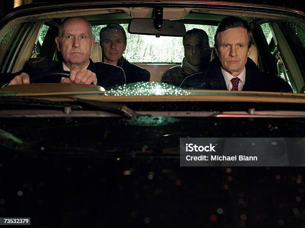 Cuatro Empresarios Sentado En Coche Foto de stock y más banco de imágenes de Coche - Coche, Conducir, Conductor - Oficio