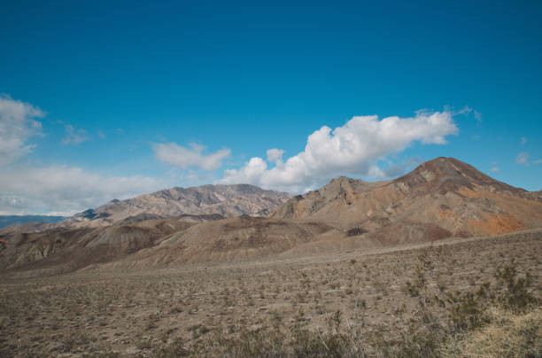 vista panorâmica das montanhas contra o céu - 5895 - fotografias e filmes do acervo