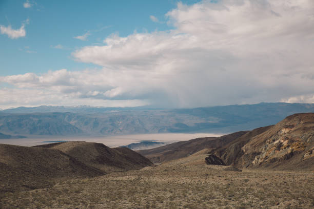 vista panorâmica da paisagem contra o céu - 5895 - fotografias e filmes do acervo