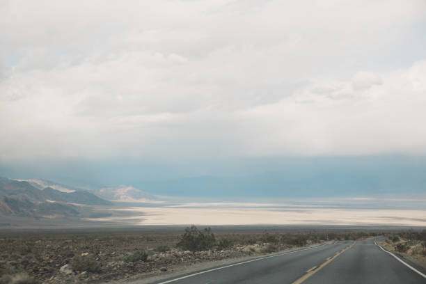 estrada contra o céu - 5895 - fotografias e filmes do acervo