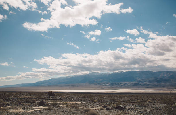 vista panorâmica das montanhas contra nublado céu - 5895 - fotografias e filmes do acervo