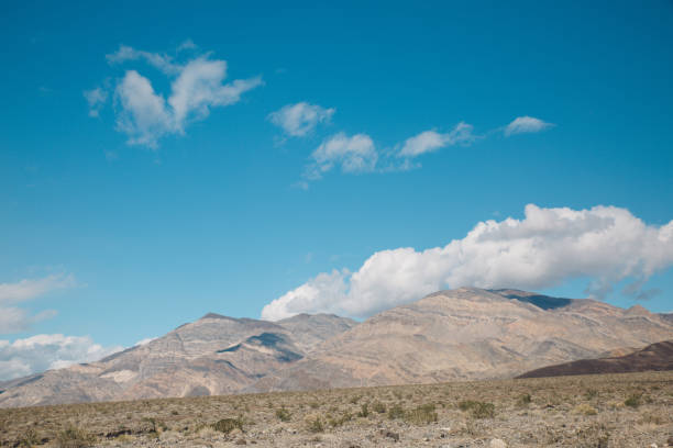 vista panorâmica das montanhas contra o céu azul - 5895 - fotografias e filmes do acervo