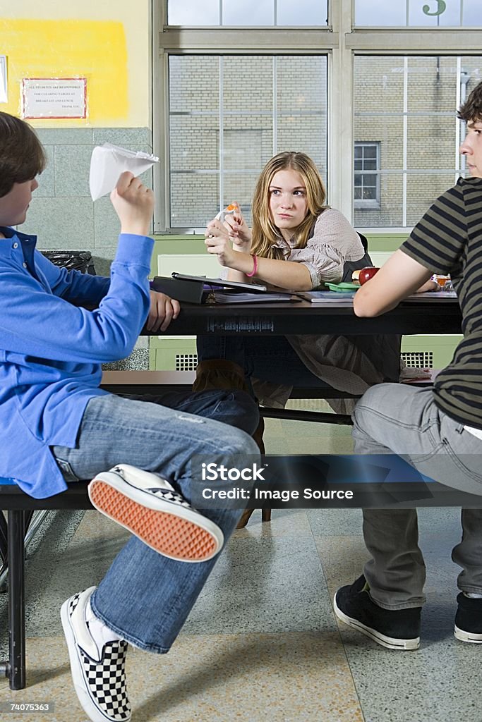 Adolescents à la cafétéria - Photo de Café - Établissement de restauration libre de droits