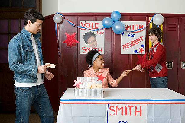 boys giving votes to girl - voting election politics little girls zdjęcia i obrazy z banku zdjęć