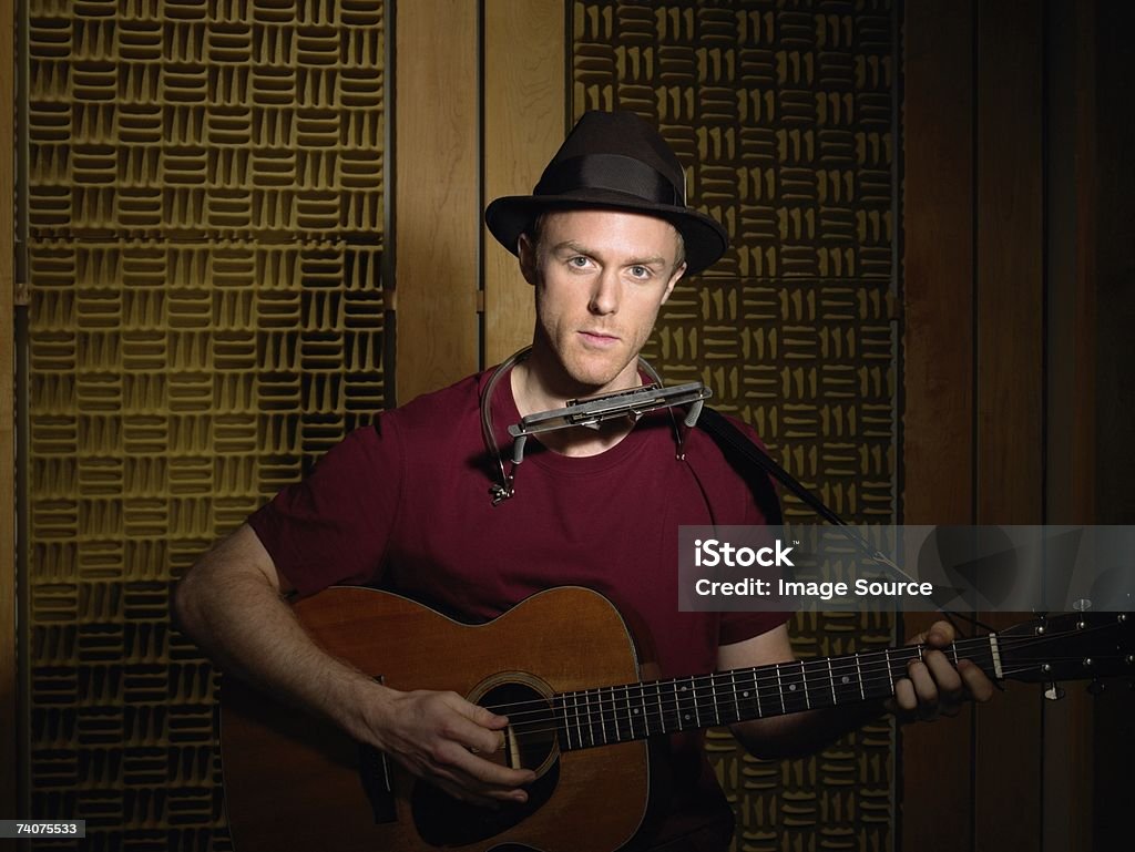 Portrait d'un guitariste - Photo de Harmonica libre de droits