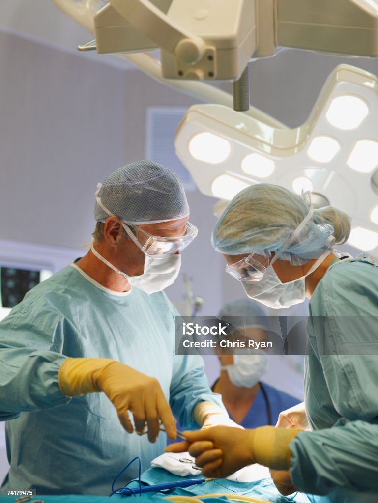 Team der Krankenschwestern und Chirurgen in surgery - Lizenzfrei Operation Stock-Foto