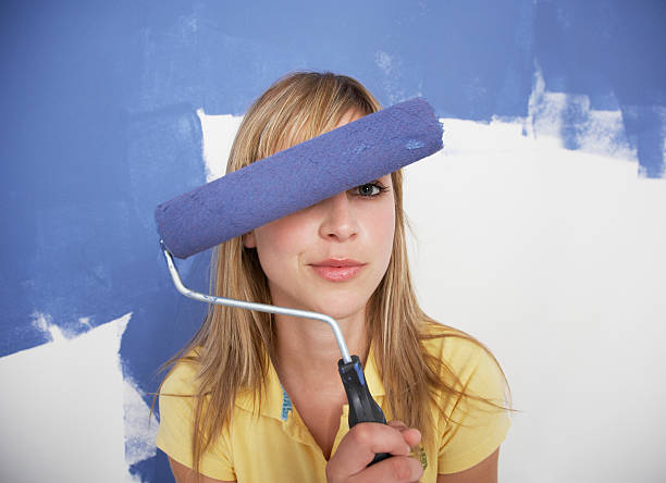 女性絵画ホーム - female house painter home decorator paintbrush ストックフォトと画像