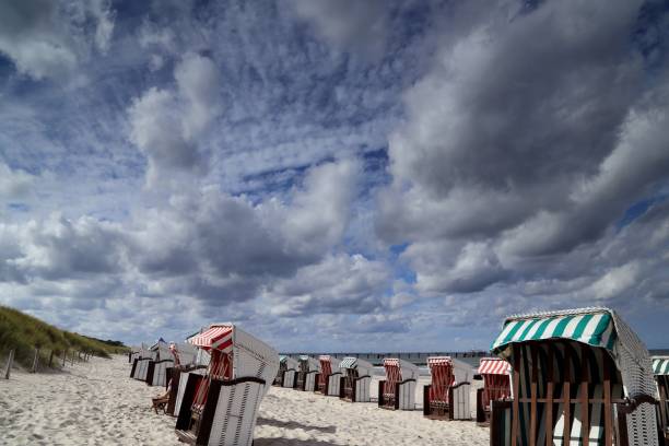 vista panoramica della spiaggia con cielo - 6005 foto e immagini stock