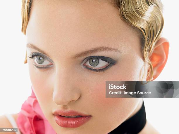 Rosto De Uma Mulher - Fotografias de stock e mais imagens de 20-24 Anos - 20-24 Anos, Beleza, Cabelo Curto - Comprimento de Cabelo