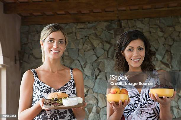 Young Women With Bowls Of Food — стоковые фотографии и другие картинки Абрикос - Абрикос, В помещении, Взрослый