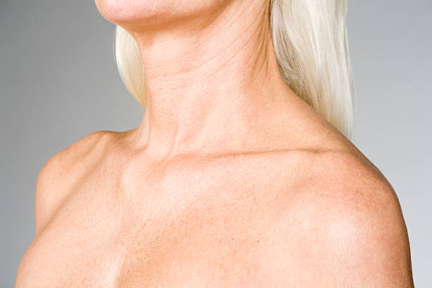 female chest and shoulders - chest стоковые фото и изображения