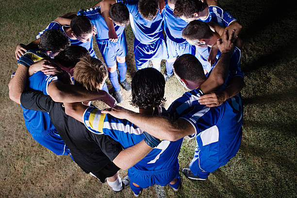 Huddle 2,400+ Sports Team Huddling Stock Photos, Pictures & Royalty-Free ...