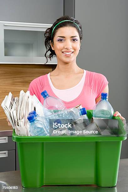 Woman Holding Box Of Recycling 30-39세에 대한 스톡 사진 및 기타 이미지 - 30-39세, 가정 생활, 가정 주방